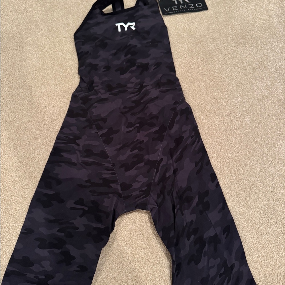 Brand new with tags TYR open back Venzo tech suit